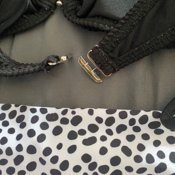 Bikini - Picture 2 of 3